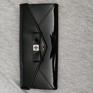 tory burch wallet